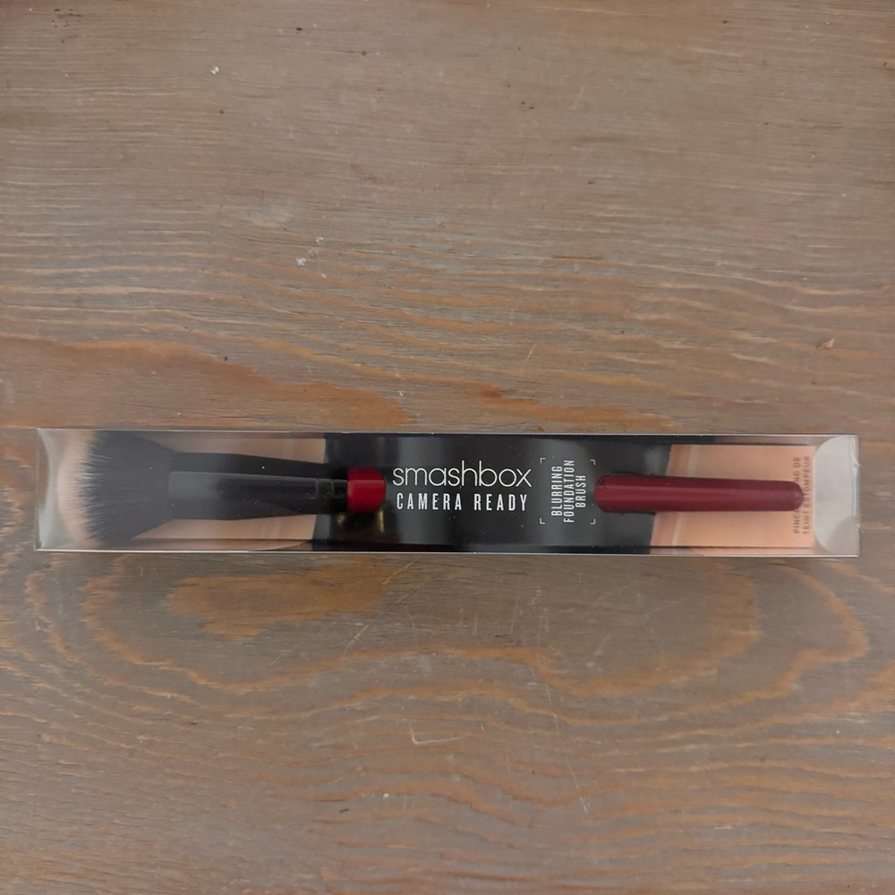 BNIB Smashbox Blurring Foundation Brush